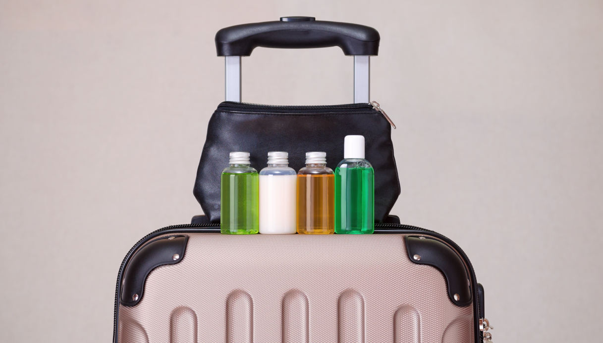 Liquidi nel bagaglio a mano: divieti e come fare