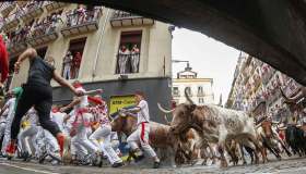 San Firmino, a Pamplona torna la famosa corsa dei tori