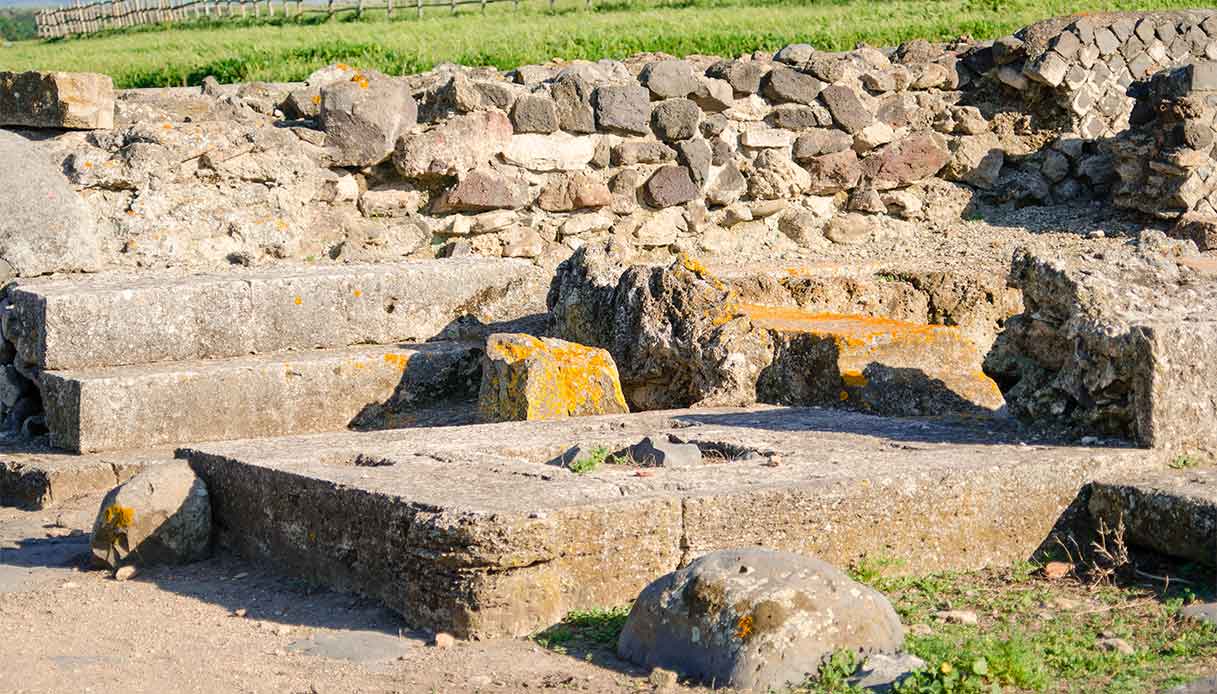 Una scoperta sensazionale nascosta dietro una porta da 2600 anni