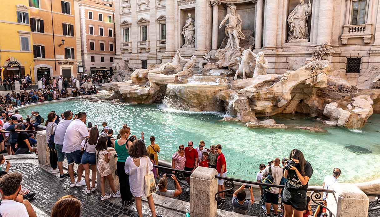 Caronte, il caldo record in Italia non ferma i turisti