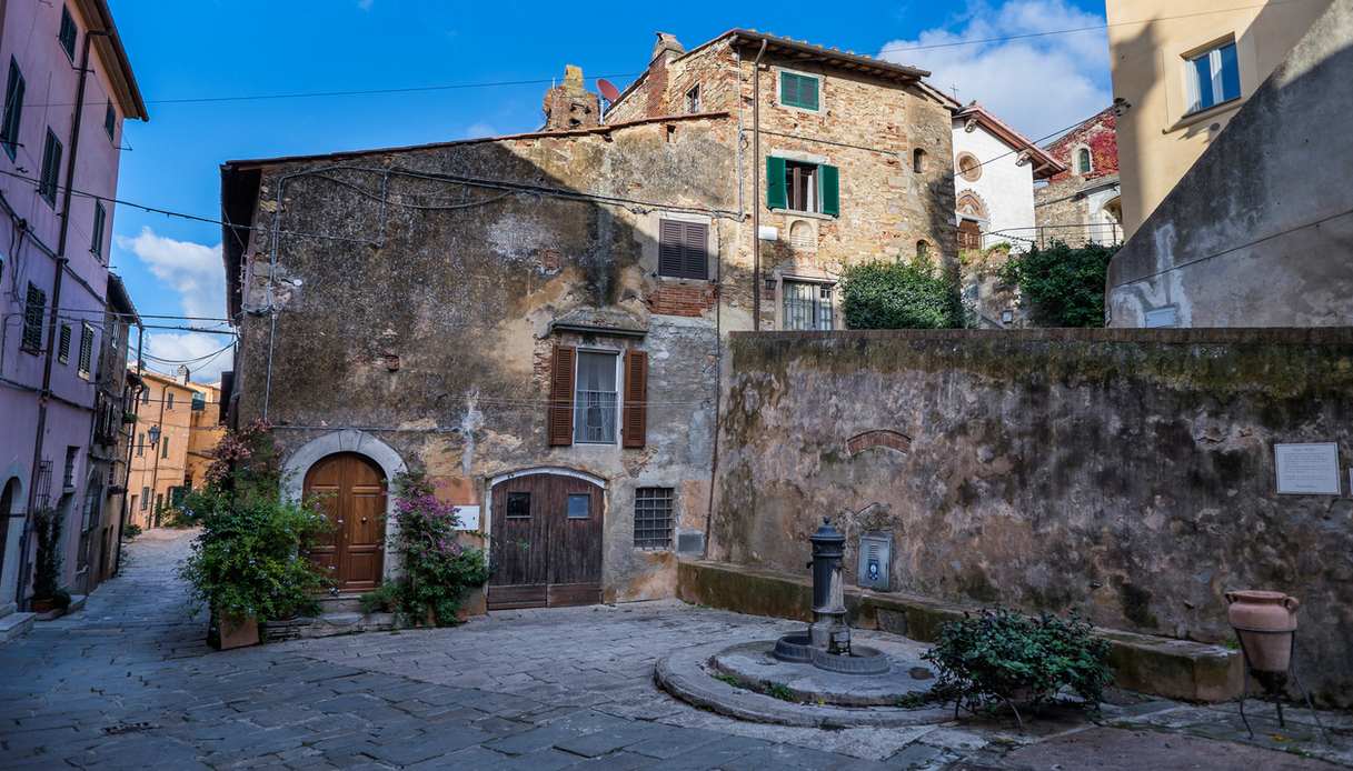 Viale dei Cipressi: una delle strade più belle del mondo