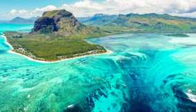 Cascata sprofonda negli abissi del mare