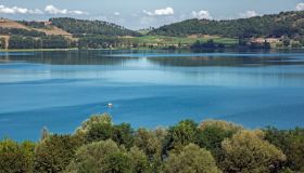 Lago di Martignano, un’oasi blu a due passi dalla città