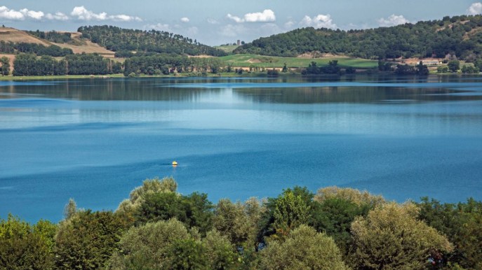 Lago di Martignano, un’oasi blu a due passi dalla città