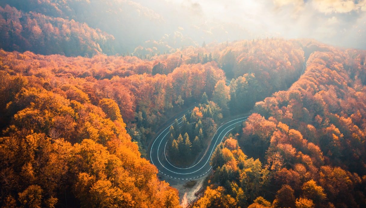 Attraversare il foliage percorrendo la strada più bella d'Europa