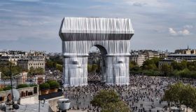 Ricordate l’Arco di Trionfo “impacchettato” di Christo? Ecco che fine ha fatto