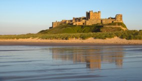Castello di Bamburgh, costruito su rocce vulcaniche