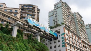 In Cina esiste una metropolitana che passa attraverso i palazzi