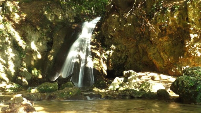 Le Cascate di Pale sul fiume Menotre, una meraviglia per tutte le stagioni