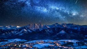 Dicembre, la Luna del Gelo e le stelle cadenti: il cielo dà spettacolo