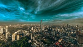 Il grattacielo che ti conduce tra le nuvole in meno di un minuto