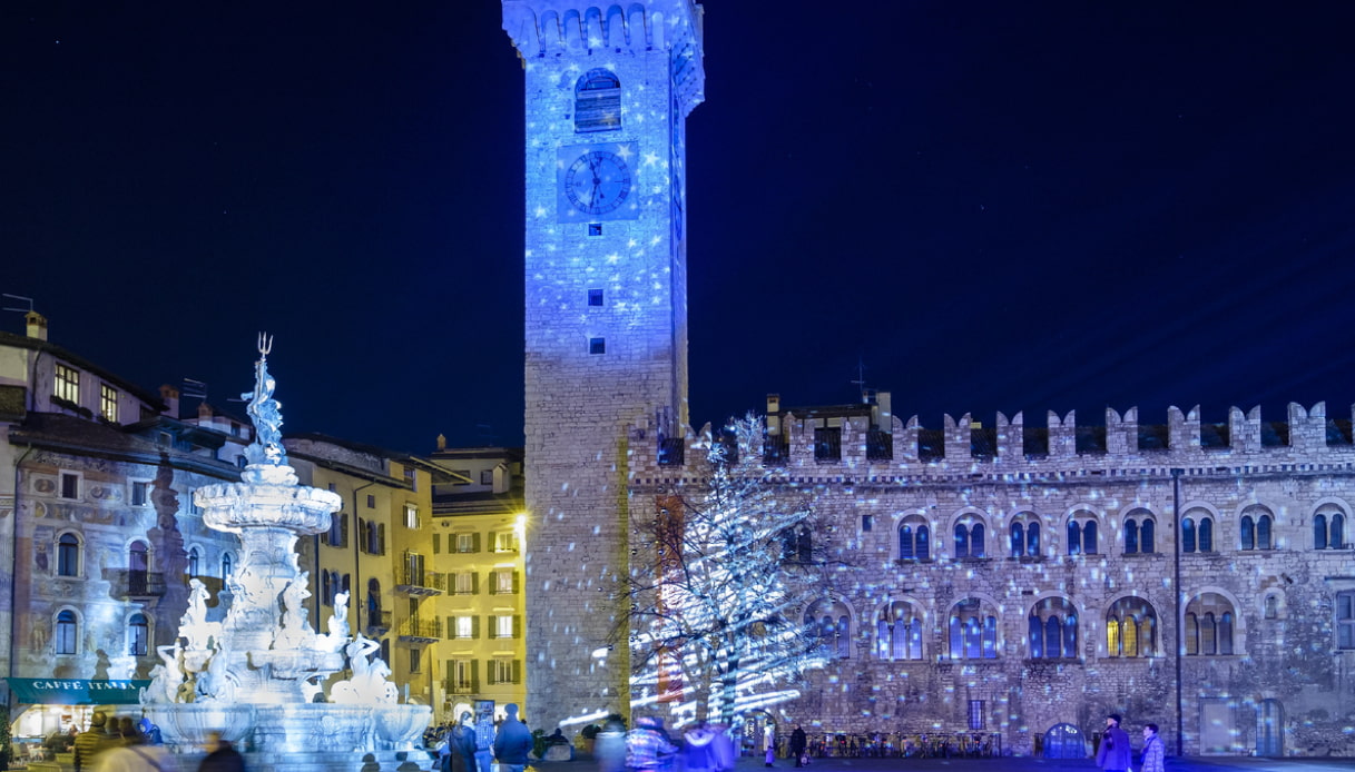 Piazza Duomo a Trento durante le festività natalizie