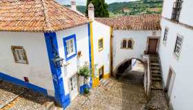 Óbidos, la bianca cittadina medievale del Portogallo