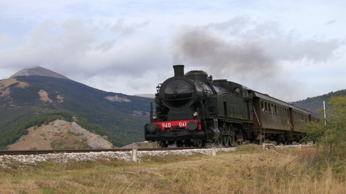 Il bellissimo treno storico che è l’alternativa alla Transiberiana d’Italia