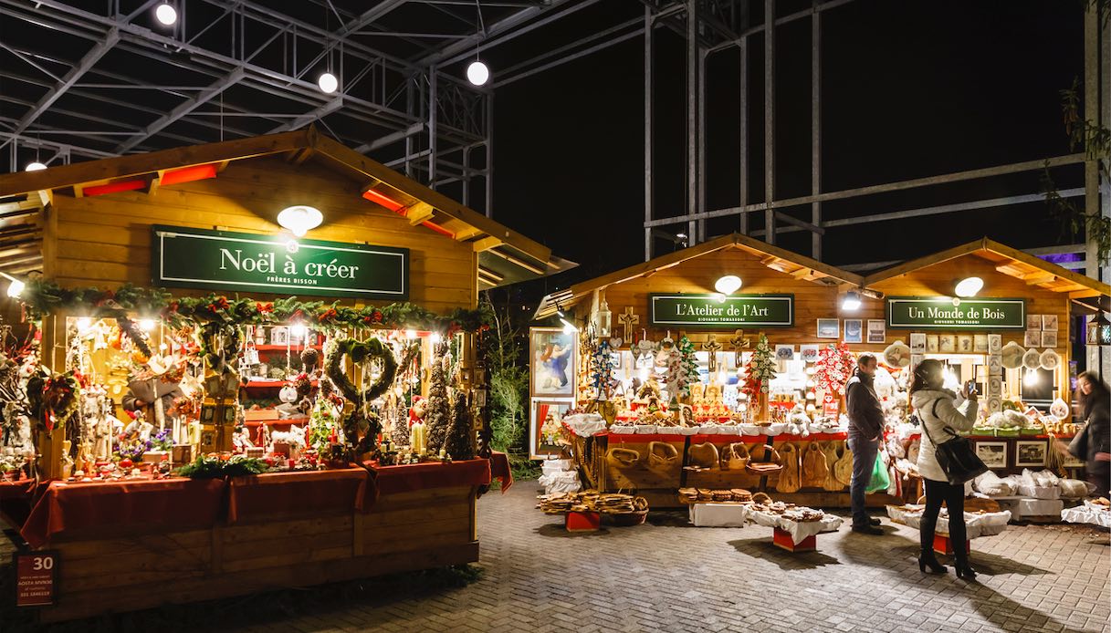 I tipici chalet del mercatino di Natale ad Aosta