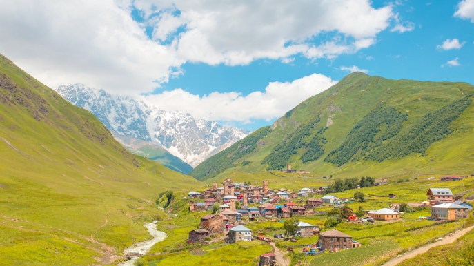 Alla scoperta di Ushguli, villaggio incantato tra le montagne