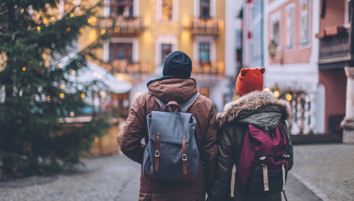 Viaggi di Natale, quasi 20 milioni di italiani in partenza: i trend