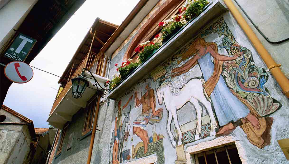 Arcumeggia-borgo-dipinto