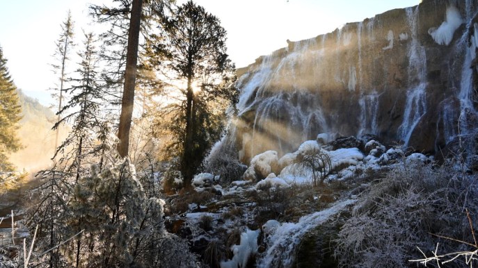 L’inverno dà spettacolo: inaugurato il festival delle cascate di ghiaccio