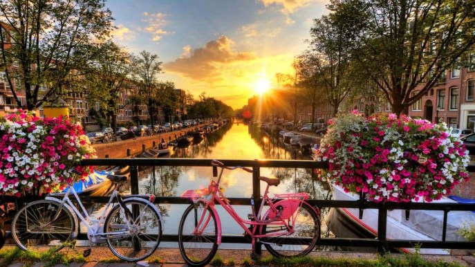 Pedalando in coppia: le città più romantiche da visitare in bicicletta
