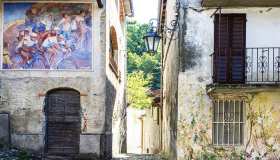 Visitare il borgo dipinto di Arcumeggia, un museo a cielo aperto