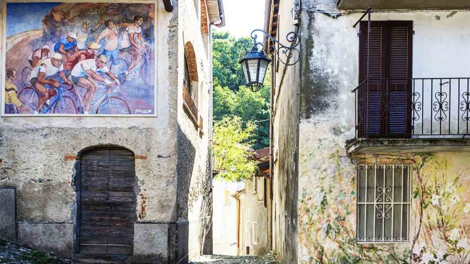 Visitare il borgo dipinto di Arcumeggia, un museo a cielo aperto