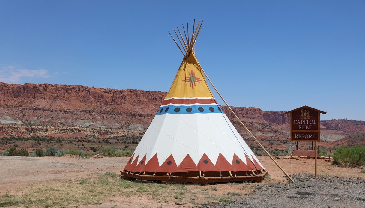 Dormire in una tenda teepee in un parco nazionale: l’esperienza da sogno