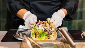 AAA Cercasi assaggiatore di burritos. Il lavoro dei sogni per viaggiatori golosi è questo