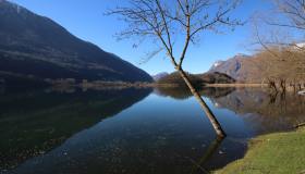 Lago di Piano, immerso in una riserva naturale