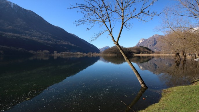 Lago di Piano, immerso in una riserva naturale