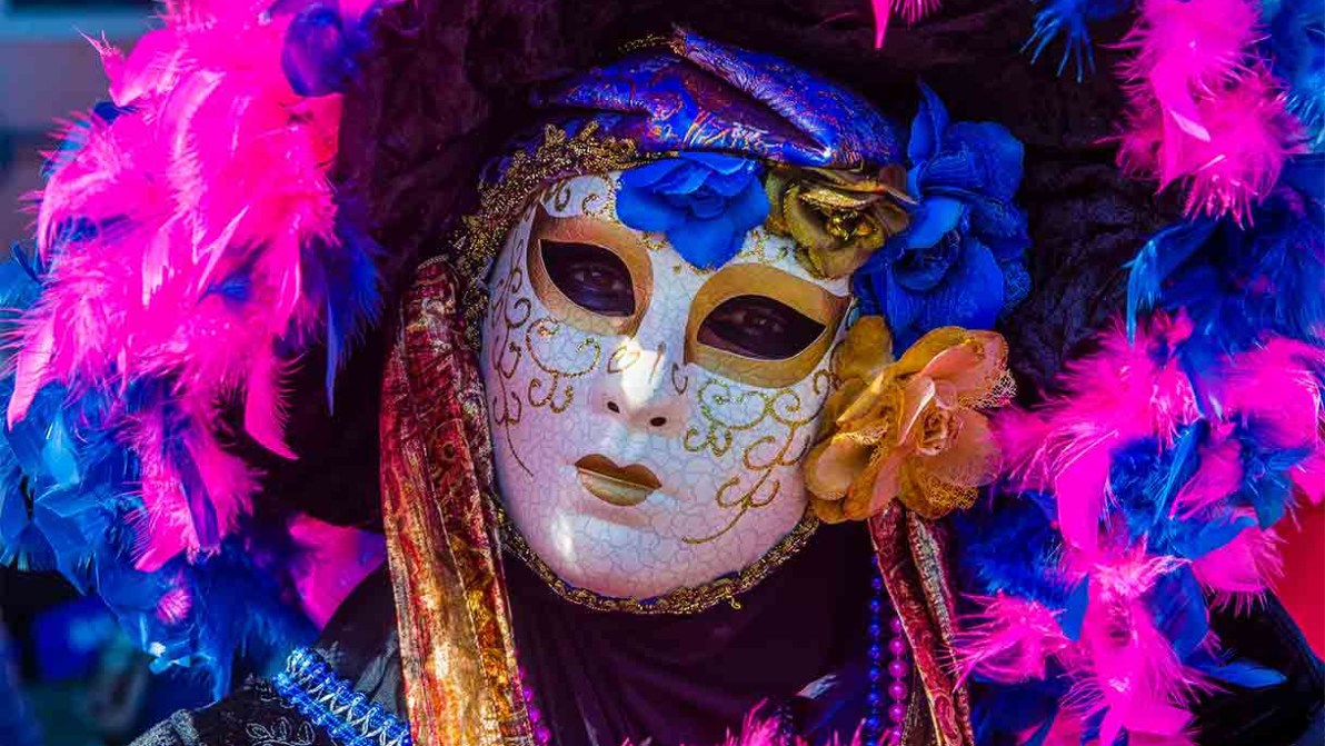 Carnevale, tra maschere e carri allegorici