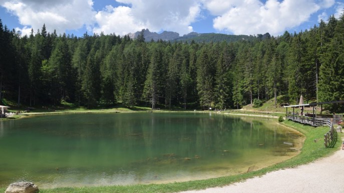 La magia del Lago Pianozes, a poca distanza da Cortina d’Ampezzo