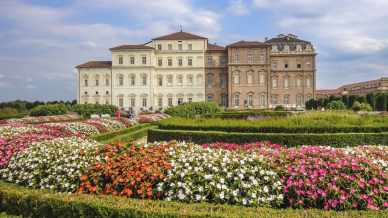 A primavera questa villa storica si tinge di rosa