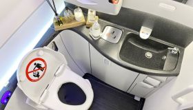 Vi siete mai chiesti come funzionano i bagni degli aerei? Qui c’è la risposta