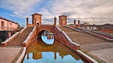 Cosa fare a Comacchio, la “piccola Venezia” sul Delta del Po