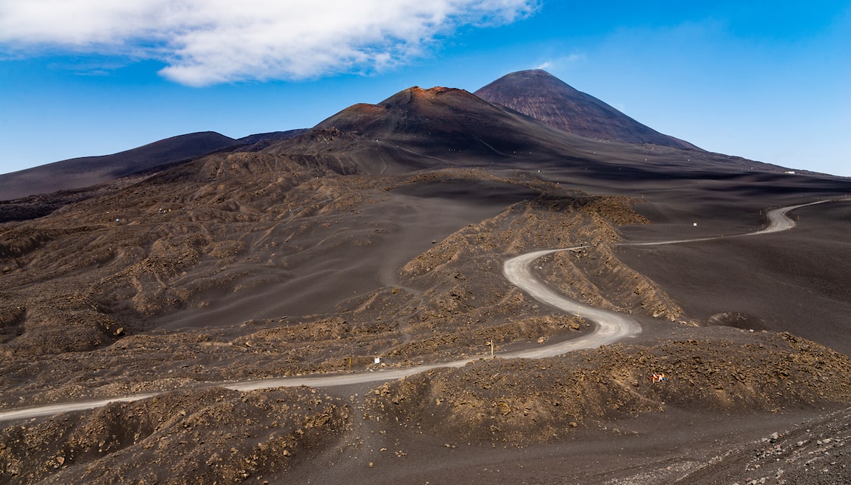 Il Parco dell'Etna in estate, trekking suggestivo sul vulcano attivo più alto d'Europa