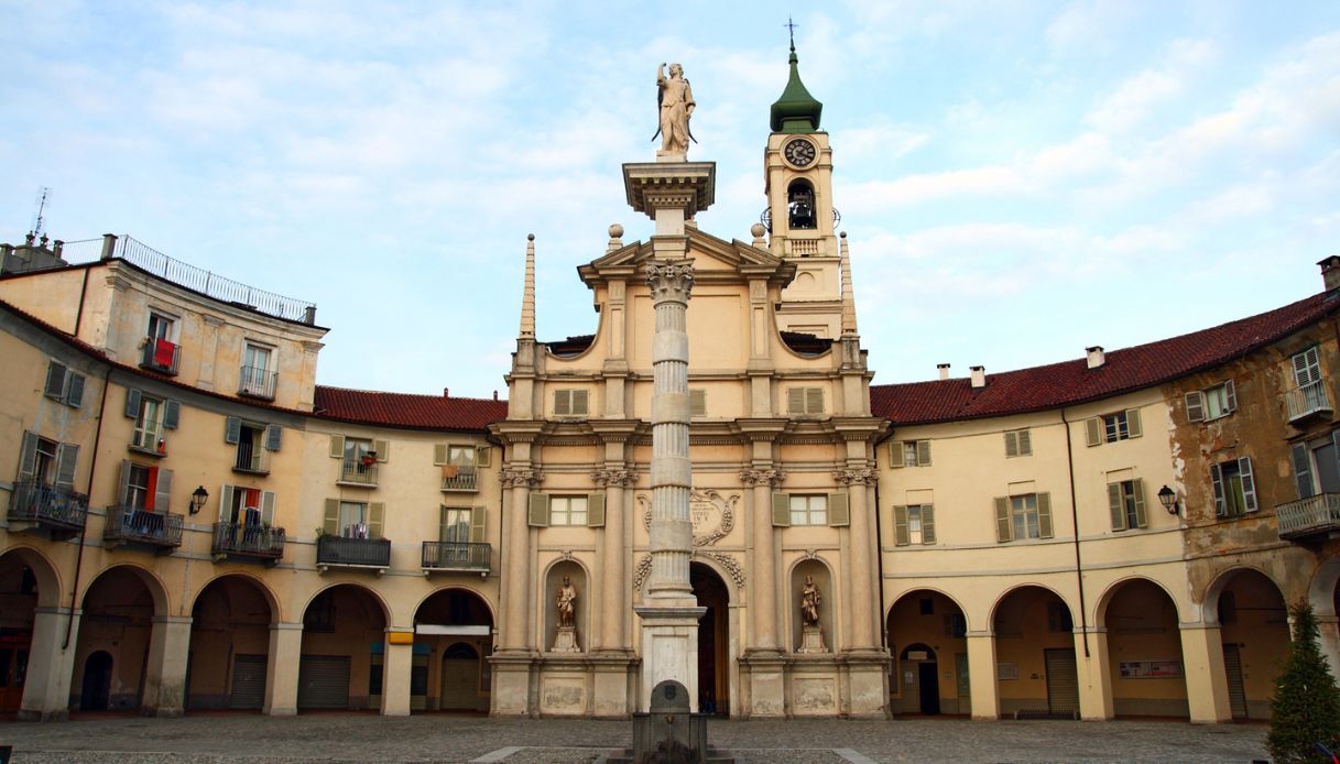 Piazza della SS. Annunziata a Venaria Reale, Torino