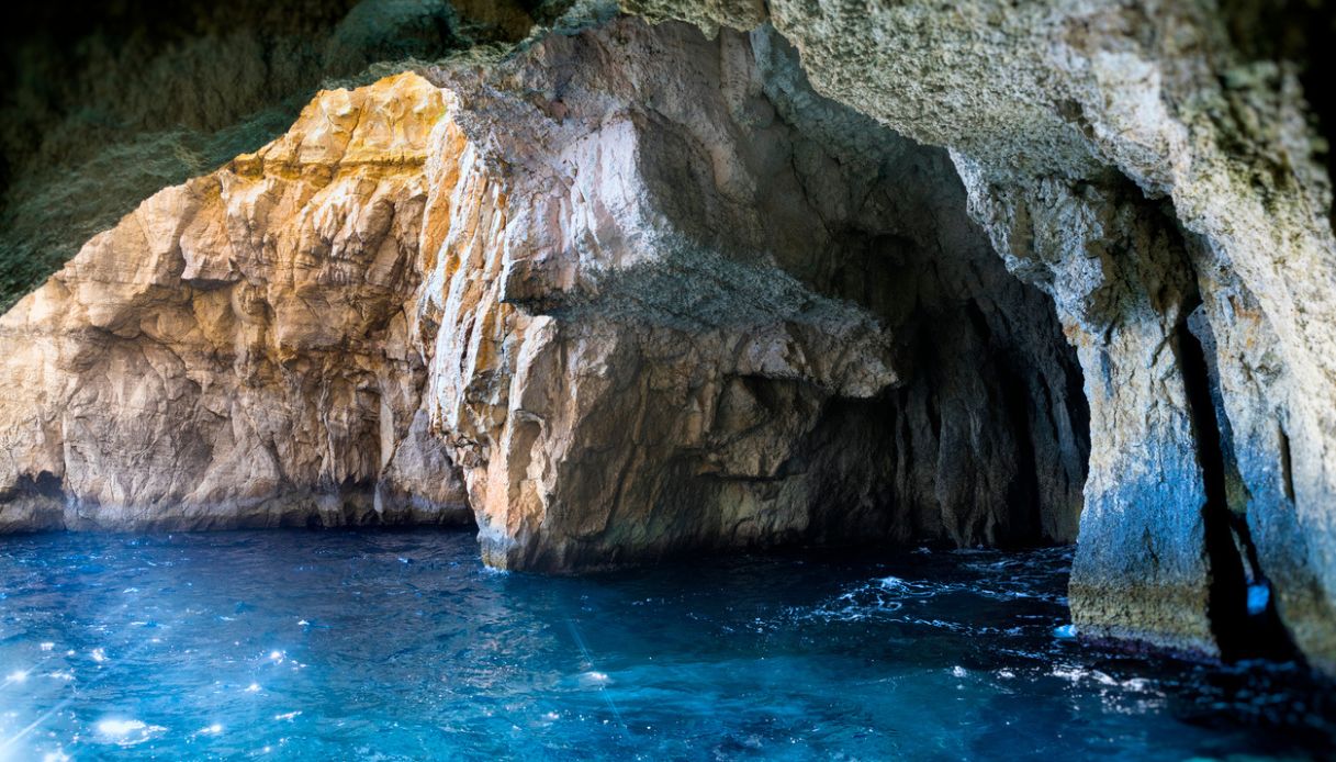 Grotta cristallina delle Blue Grotto