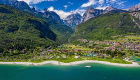 Giornata dei Laghi 2026: 8 specchi d’acqua italiani da vedere almeno una volta nella vita