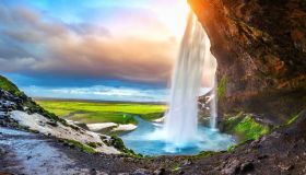 Cascata Seljalandsfoss, tra sogno e realtà: cosa vedere e quando andare