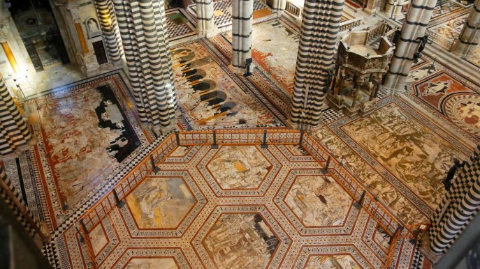 Due aperture straordinarie per ammirare il pavimento del Duomo di Siena