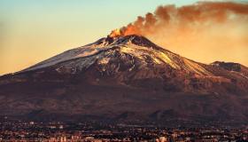 Eruzione dell’Etna, disagi all’aeroporto di Catania e info utili per i viaggiatori