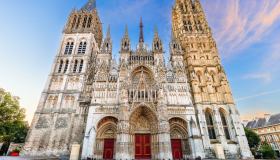 Incendio a Notre Dame di Rouen, la cattedrale amata da Monet