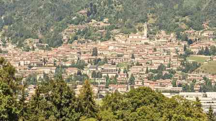 Clusone, il borgo adagiato su un bell’altopiano della Valle Seriana
