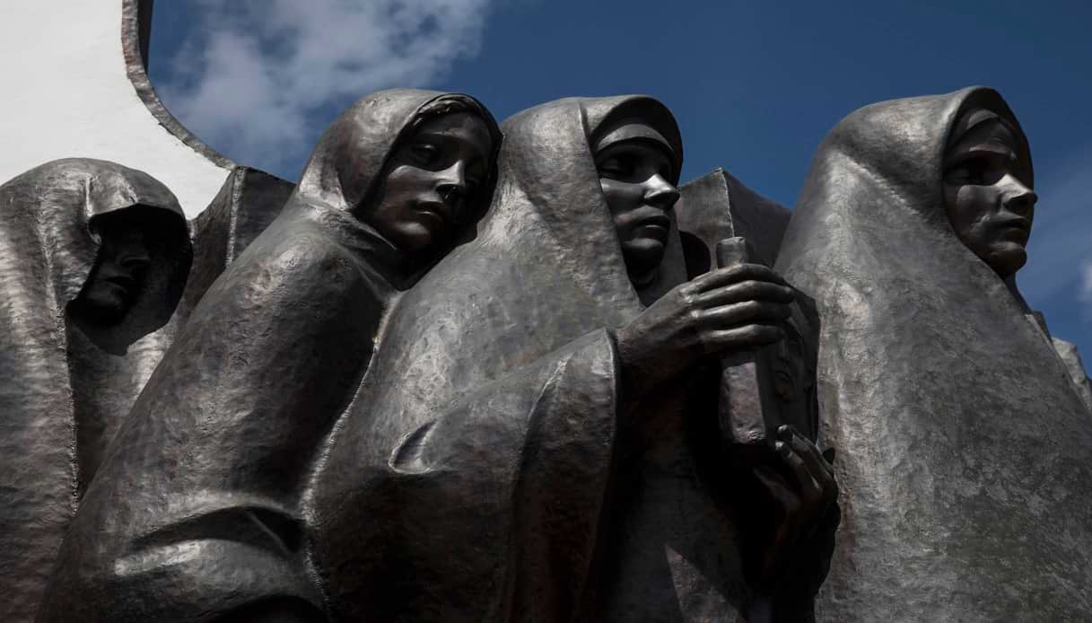 Le statue dell'Isola delle Lacrime a Minsk