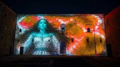 Il Castello di Lagopesole diventa un’opera luminosa: la “meraviglia del mondo” rivive tra suoni e videomapping