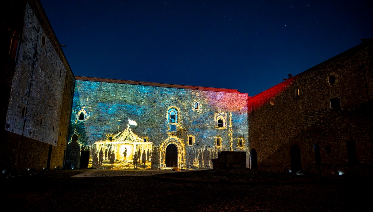 Installazione artistica tra luci e suoni al Castello di Lagopesole