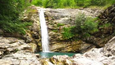 Itinerario in Val d’Asta: la Cascata del Golfarone e dintorni