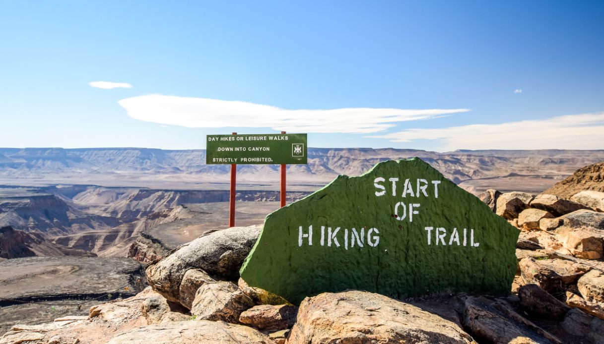 Cartello per la partenza del Fish River Trail in Namibia