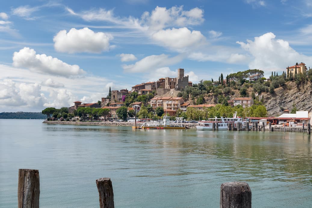 https://siviaggia.it/wp-content/uploads/sites/2/2024/09/Passignano-sul-Trasimeno.jpg